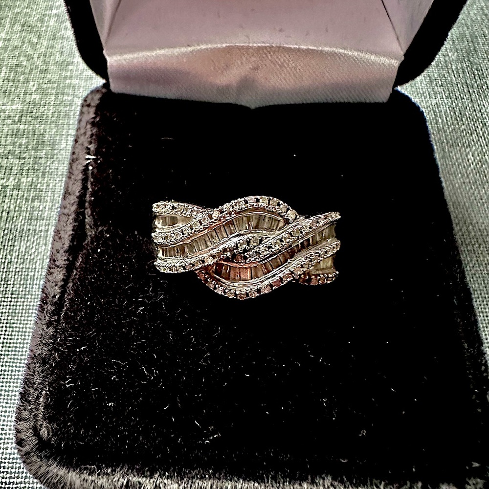 White gold 10k crossover Diamond ring